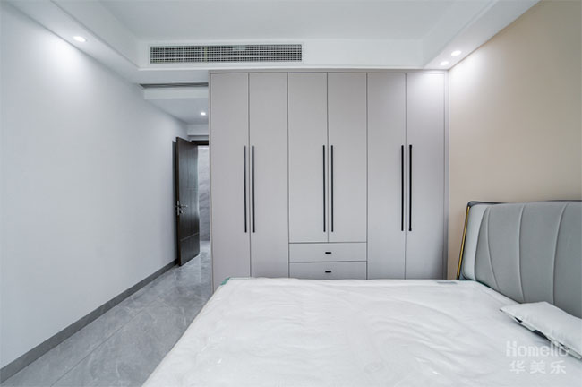 132㎡簡約四居，客餐廳對稱式設(shè)計，動線自由寬闊，真的很舒適